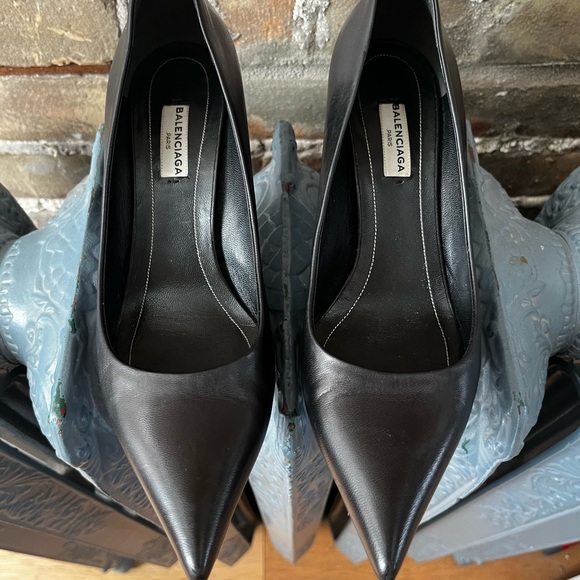 Balenciaga Shoes - Balenciaga Black Pointed Leather Pumps